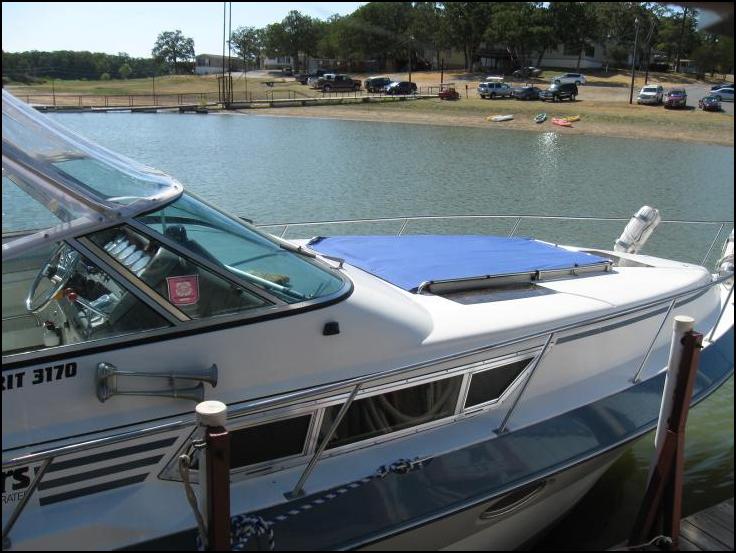 Yacht Boat FOR Sale listed  broker Cruiser Yacht Cruisers Inc 3170 Express $17,500 Lake Texoma Dallas Texas Excellent Genset two berths AC Air Conditioning Millcreek Marina Generator sun pad Mercruiser surveyor Island fun 75076