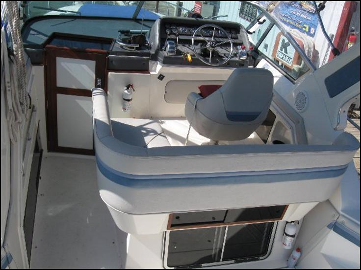 Yacht Boat FOR Sale listed  broker Cruiser Yacht Cruisers Inc 3170 Express $17,500 Lake Texoma Dallas Texas Excellent Genset two berths AC Air Conditioning Millcreek Marina Generator sun pad Mercruiser surveyor Island fun 75076